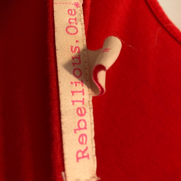 Red/orange short sleeved top with back cutout. - Picture 4 of 4